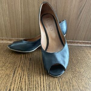 GUC Black Leather Size 37 Bueno Peep Toe Heels